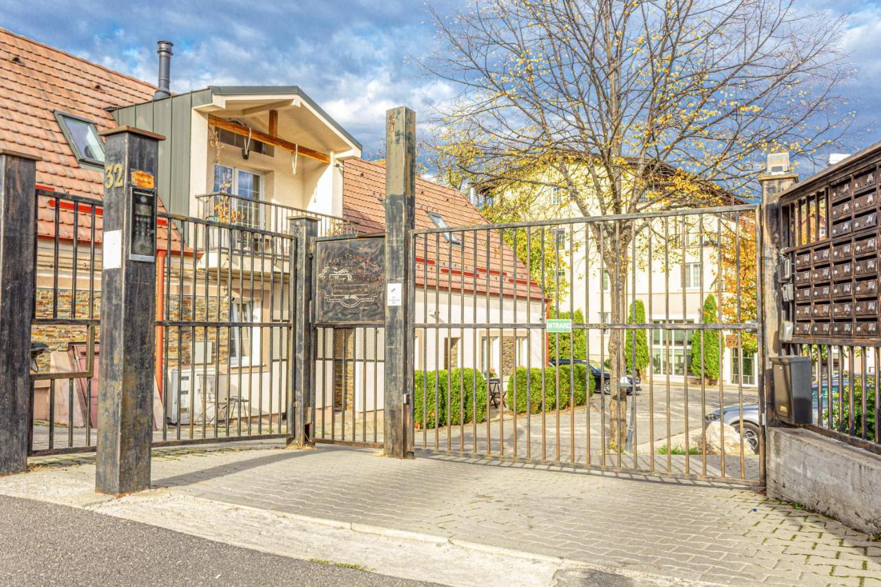 Opera Apart Lägenhet Braşov Exteriör bild